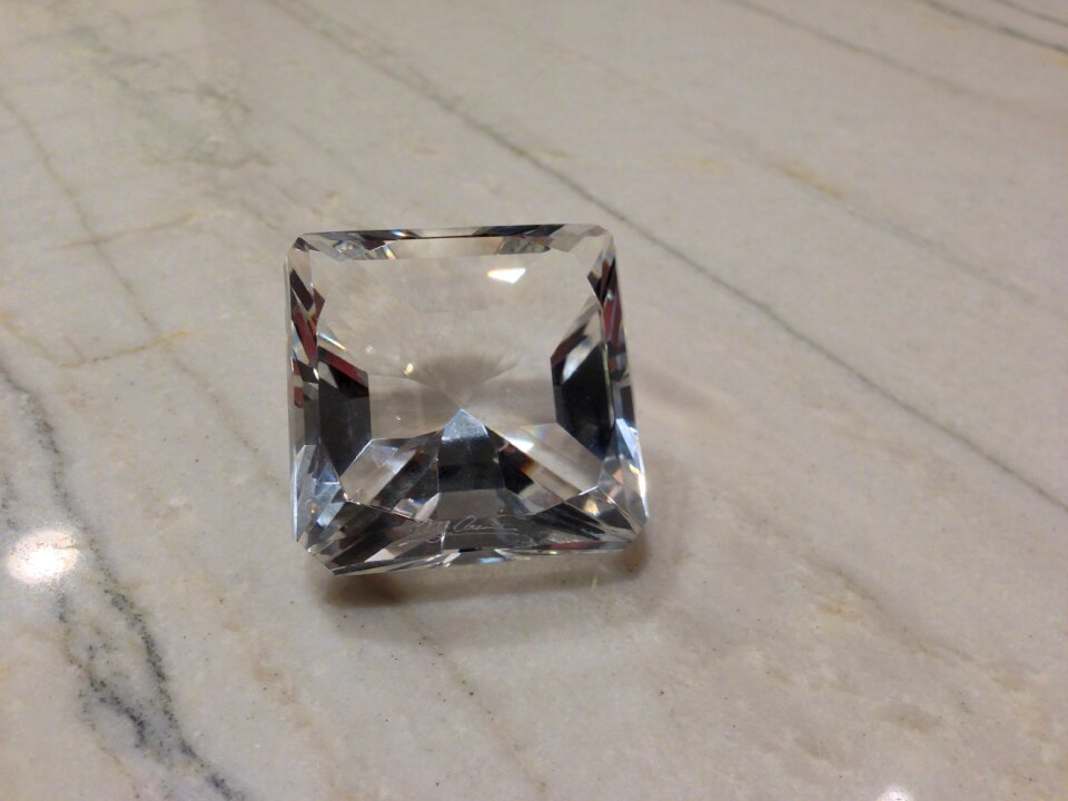 Jewel transparent facet
