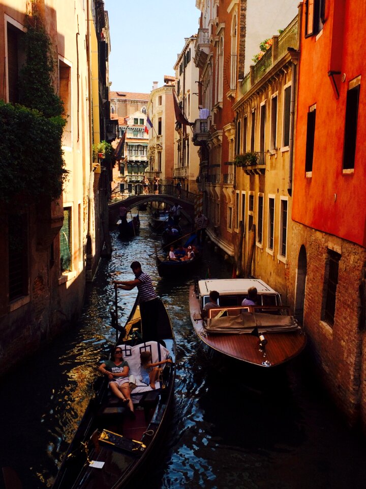 Alley mood boats