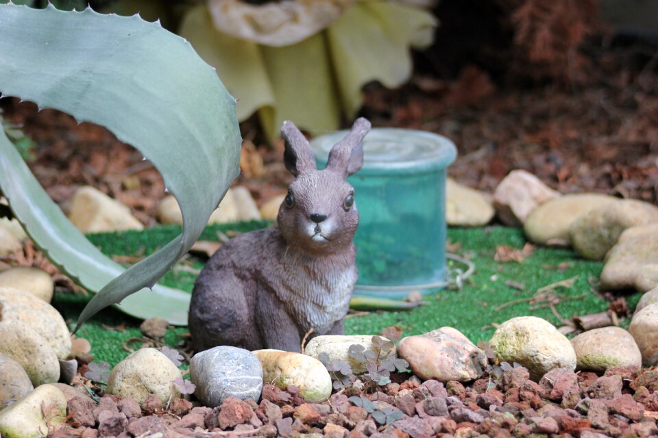 Doorstop rabbit garden