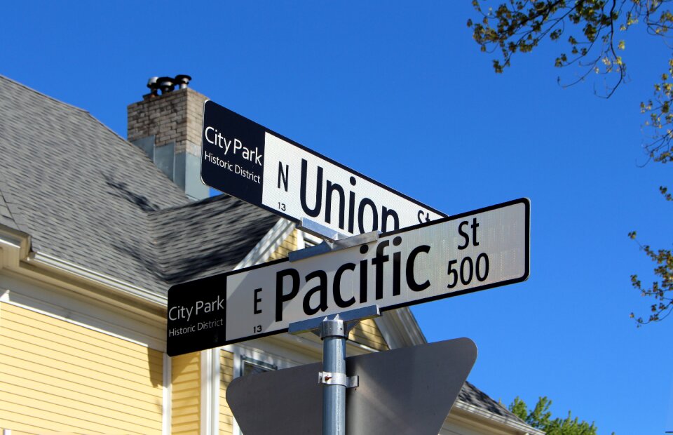 Signs historic district