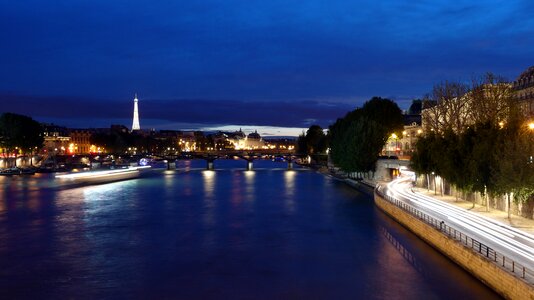 Promenade the seine city photo