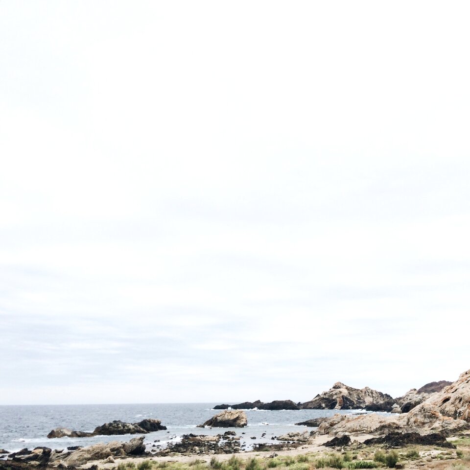 Sea craggy rocks photo