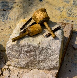 Stone hammer chisel