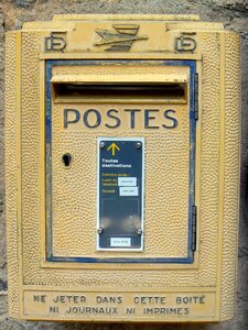 France posts yellow
