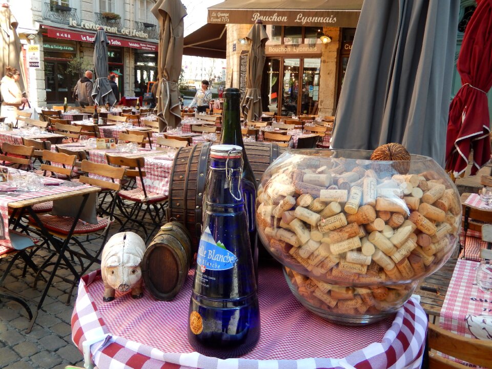 Bouchon lyonnais food restaurant