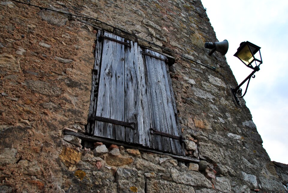 Facade street lamp stone house