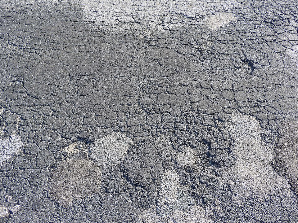 Asphalt road structure