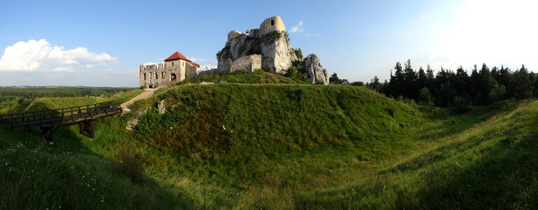 Castle monument crash