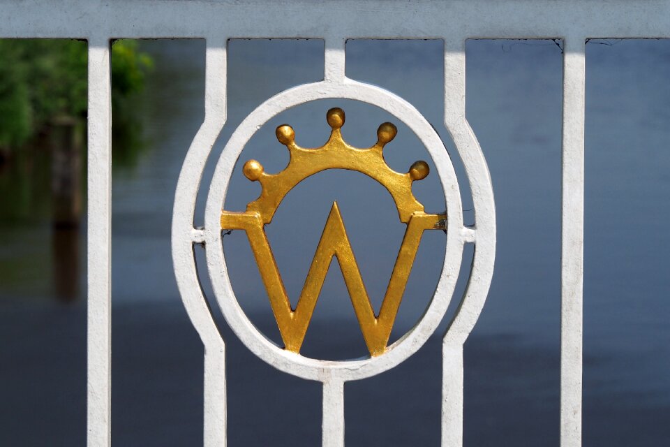 Bridge singel water