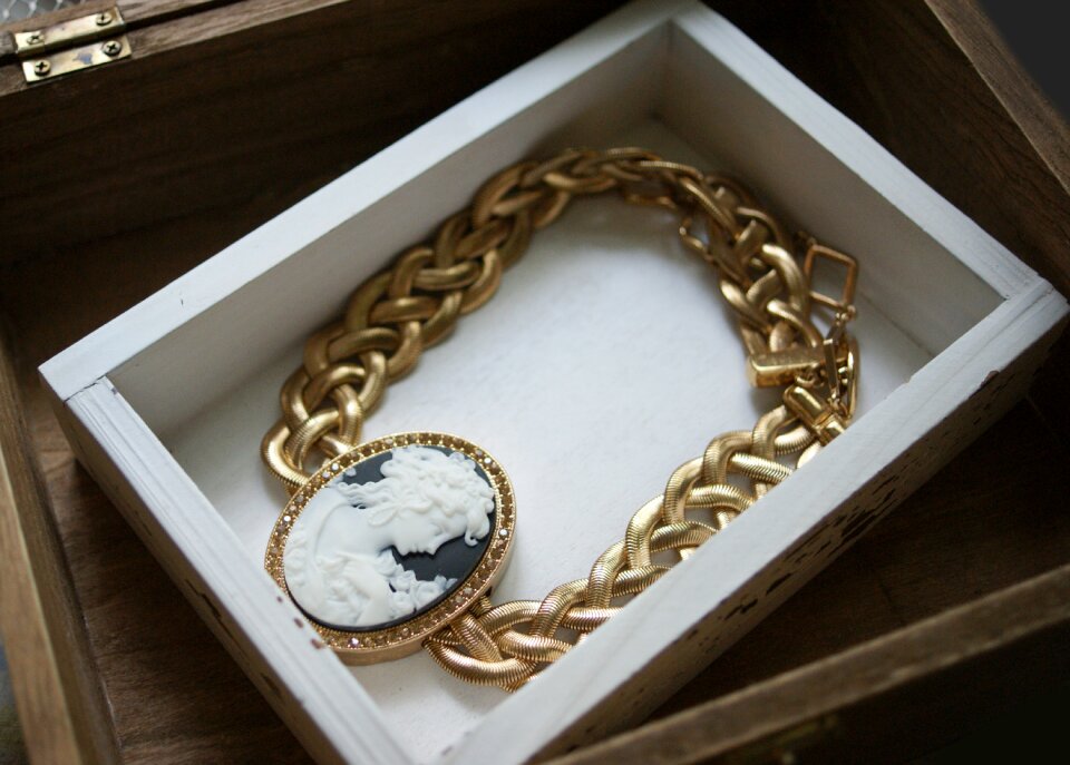 Retro jewellery victoria london