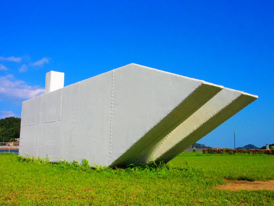 Uno port monument white ship