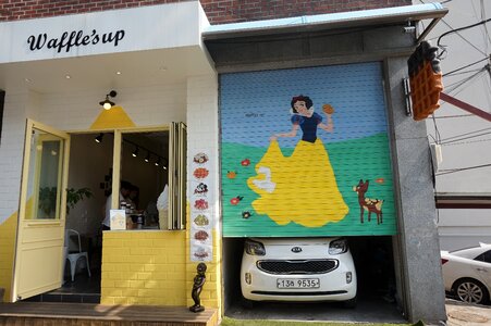 Garage snow white princess cafe