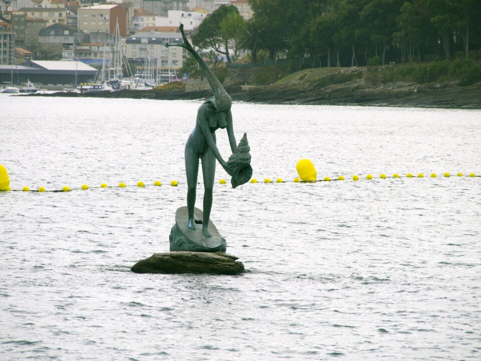 Sculpture bronze sea