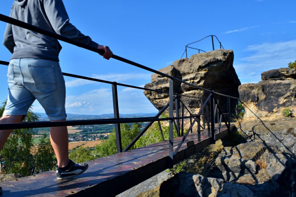 Trip rock footbridge