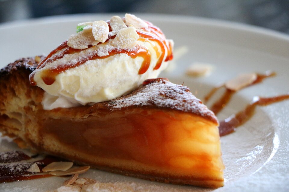Cake suites apple