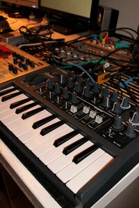 Synthesizer keys electronics