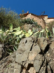 Priorat stone house mount