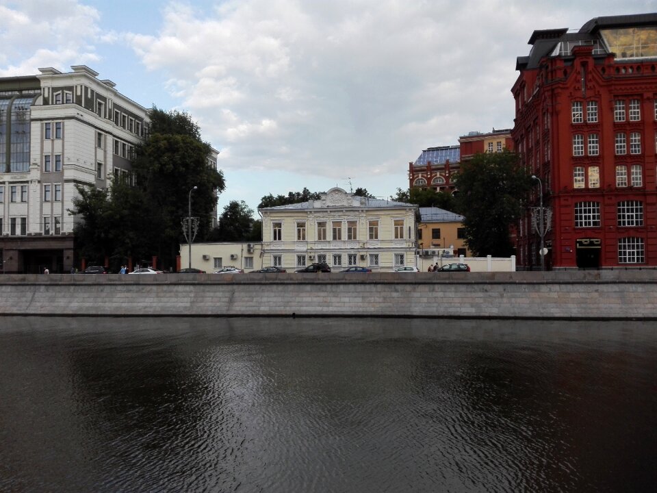 Quay mansion the moscow river