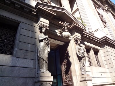Buenos aires facade sculptures