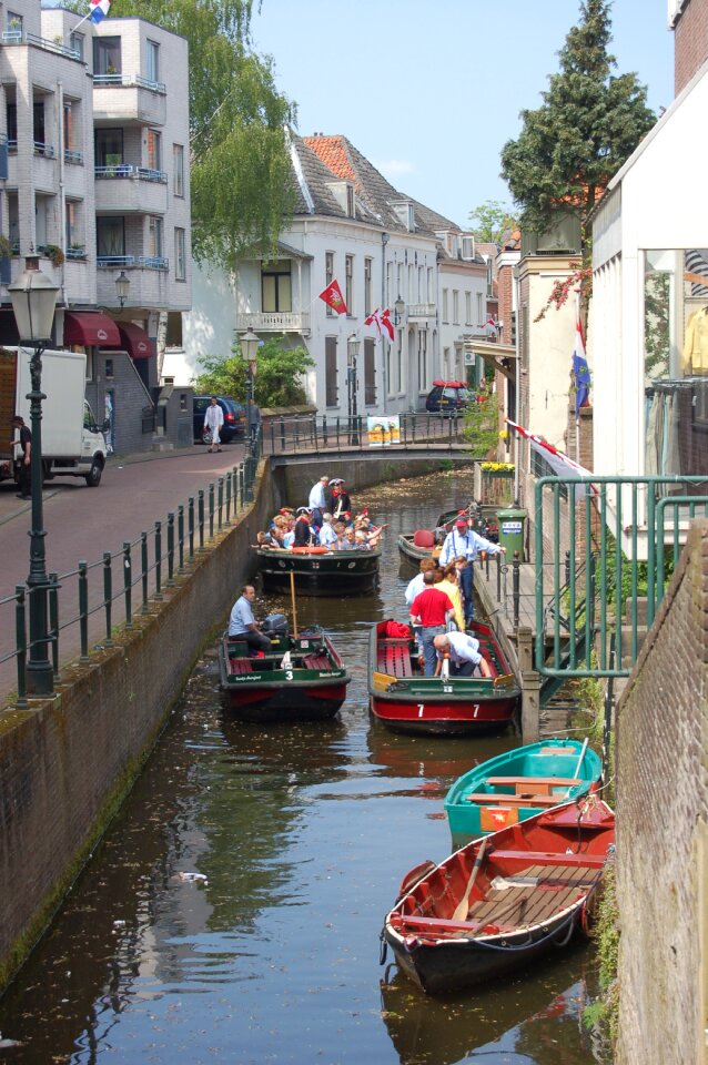 City boats boats tourists