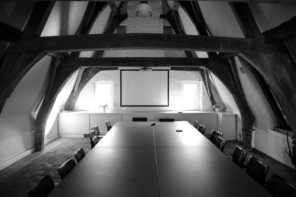 Black white table beams