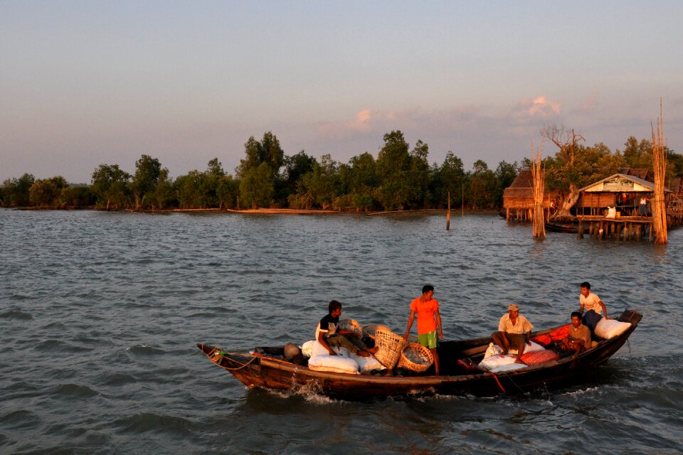 Burma freshwater people