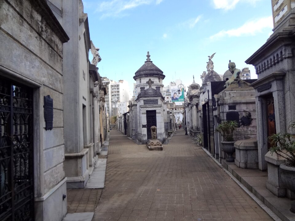 Recoleta cemetery buenos aires tombs