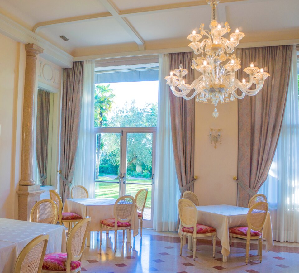 Chandelier luxury sirmione photo