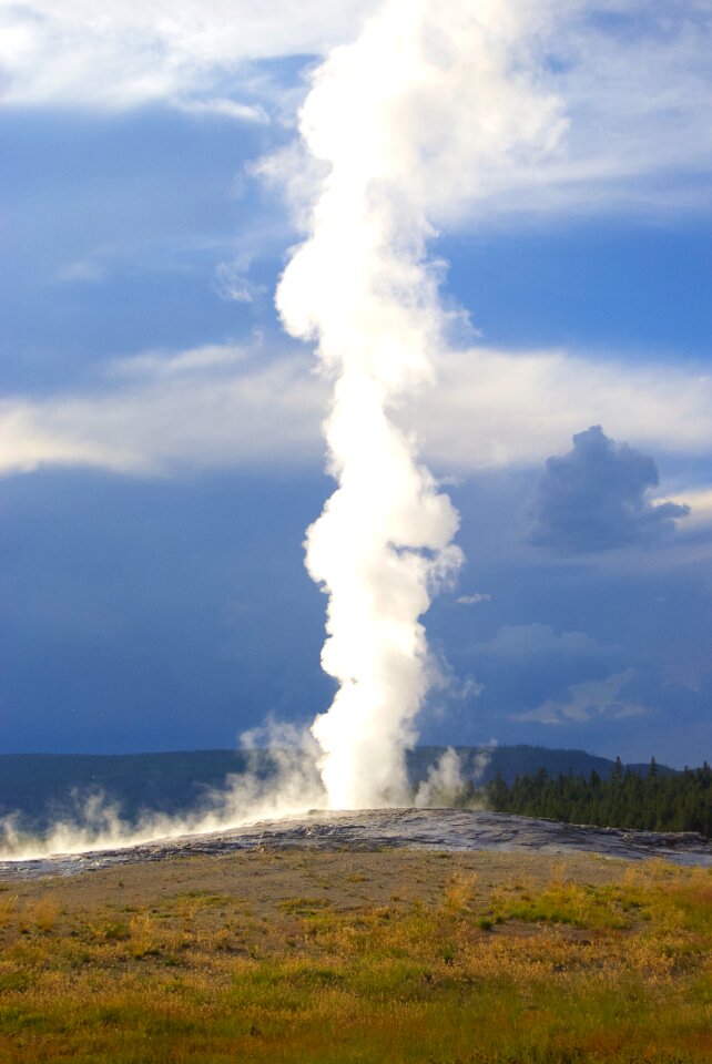 Steam erupting thermal