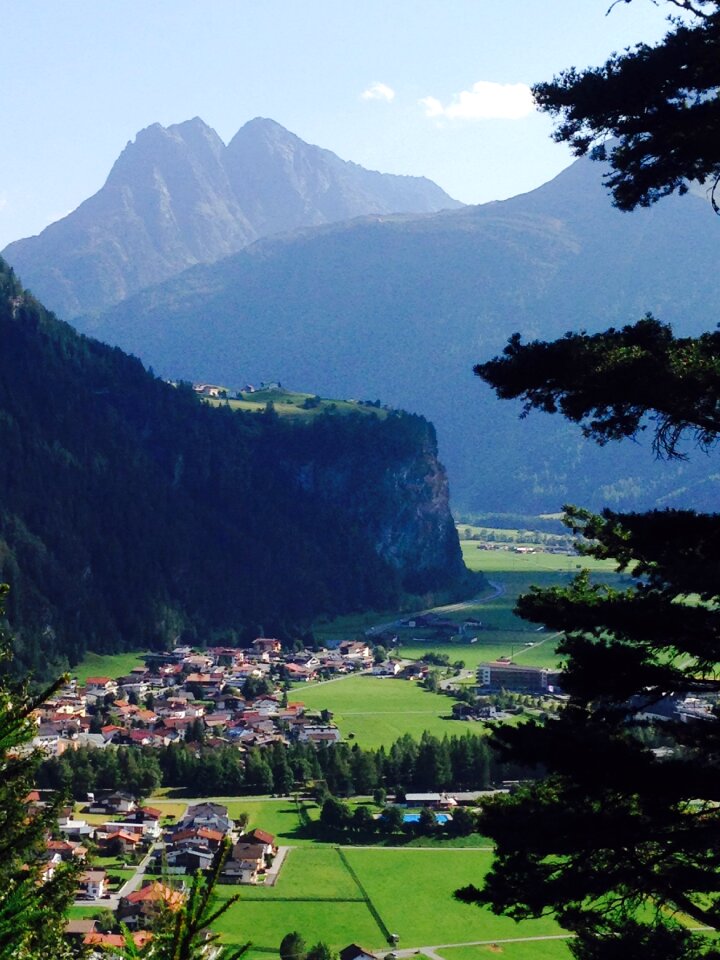 Mountains show city