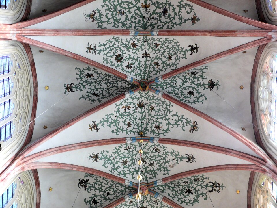 Church dakgewelf symmetry