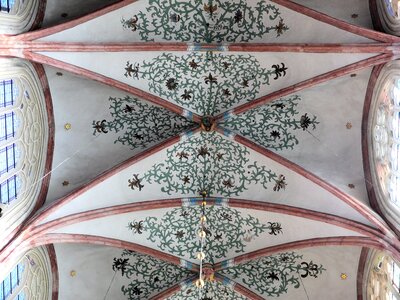 Church dakgewelf symmetry