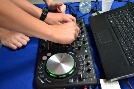 Playing pickup stereo