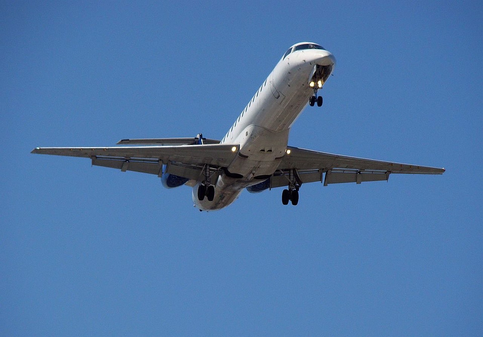 Landing travel aircraft
