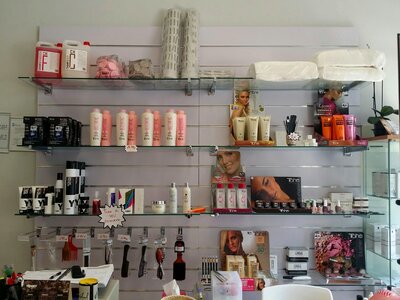 Hairdressing shelving perfumes