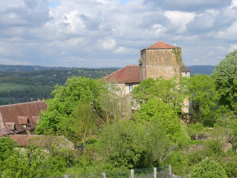 Travel castle building