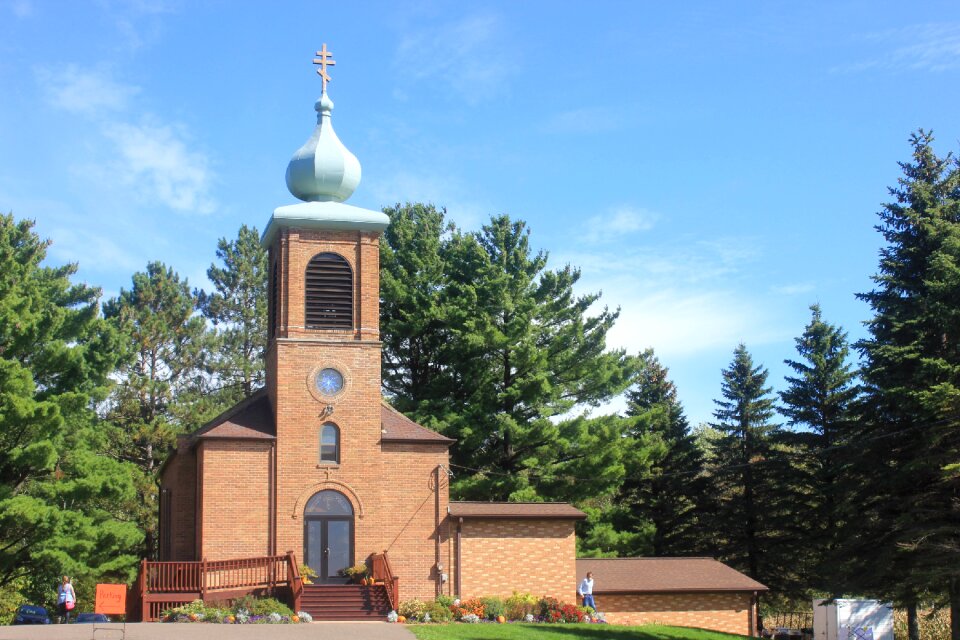 Cross building