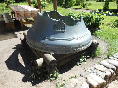 Monument bell showplace