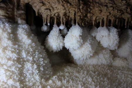 Clubs cave nature