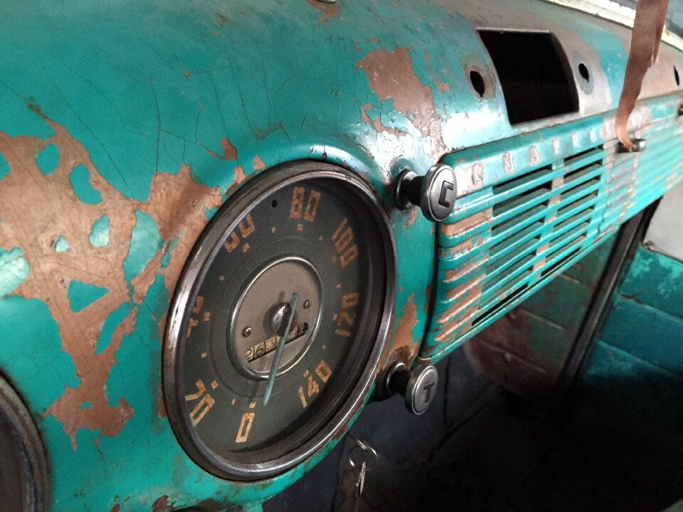 Speedometer old car patina