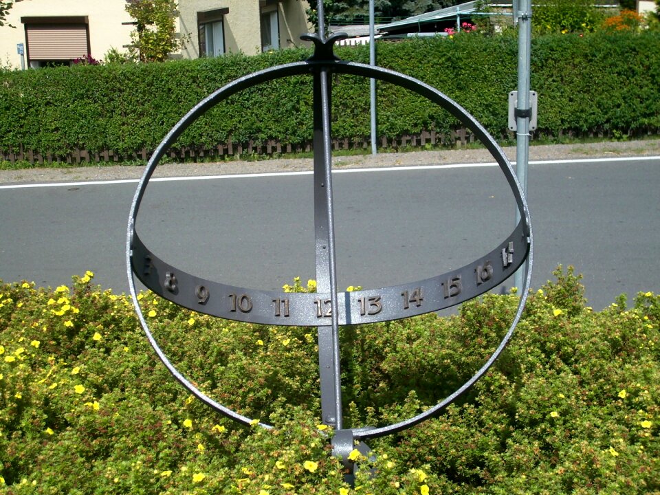 Time indicating timepiece sunlight