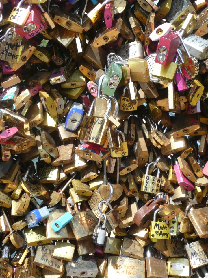 Padlocks promise france