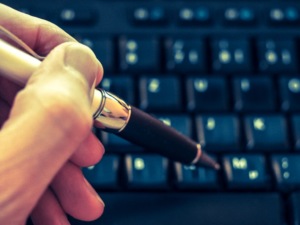 Macro letters pen