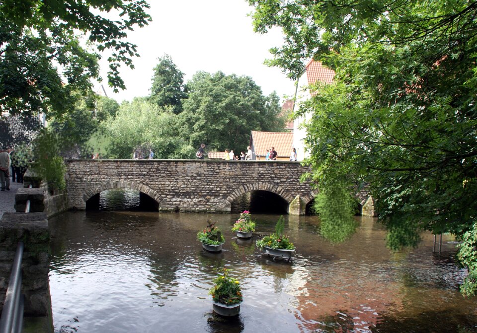 Masonry mirroring historic center