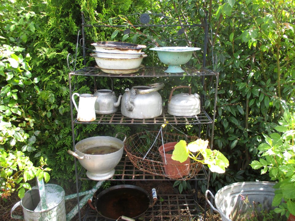 Vessels shelf idyll