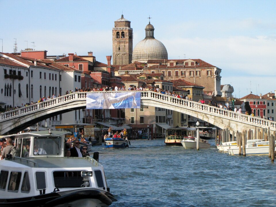 River boats tourists
