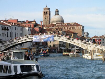 River boats tourists