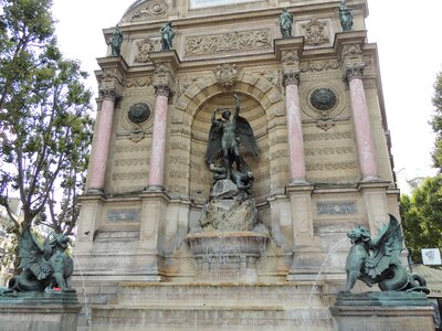 Fountain saint-michel