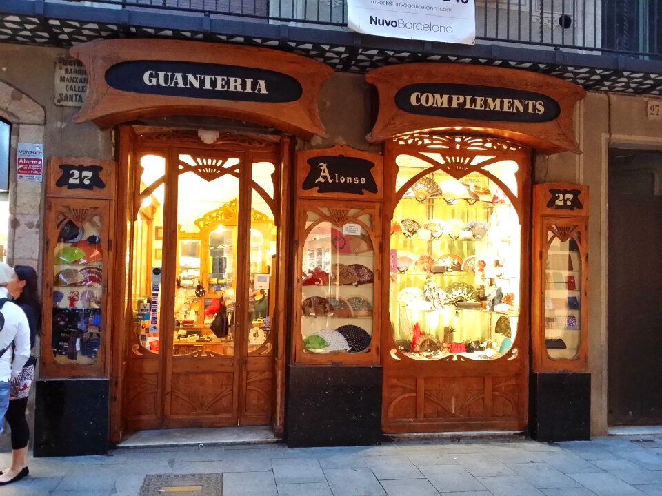 Art nouveau street scene boutique