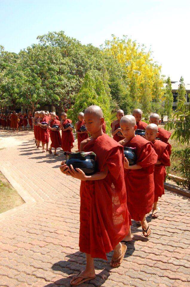 Monk schwedaggon burma